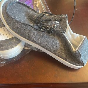 Brand new still in package canvas sneaker